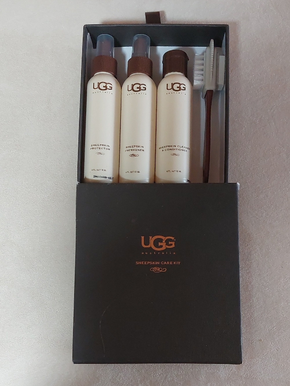 UGG Men Grooming Sheepskin Care Set - Cream & Brown